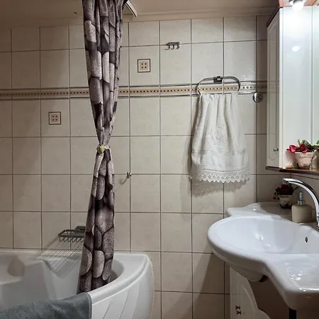 George House * Тасос